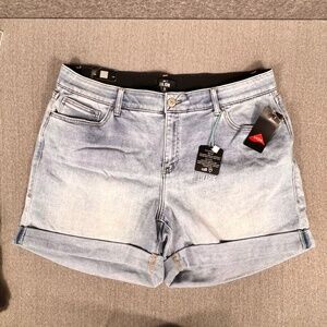 Lularoe Light Wash Denim Boyfriend Shorts NWT Sz 36 Cuffed Stretch Streetwear